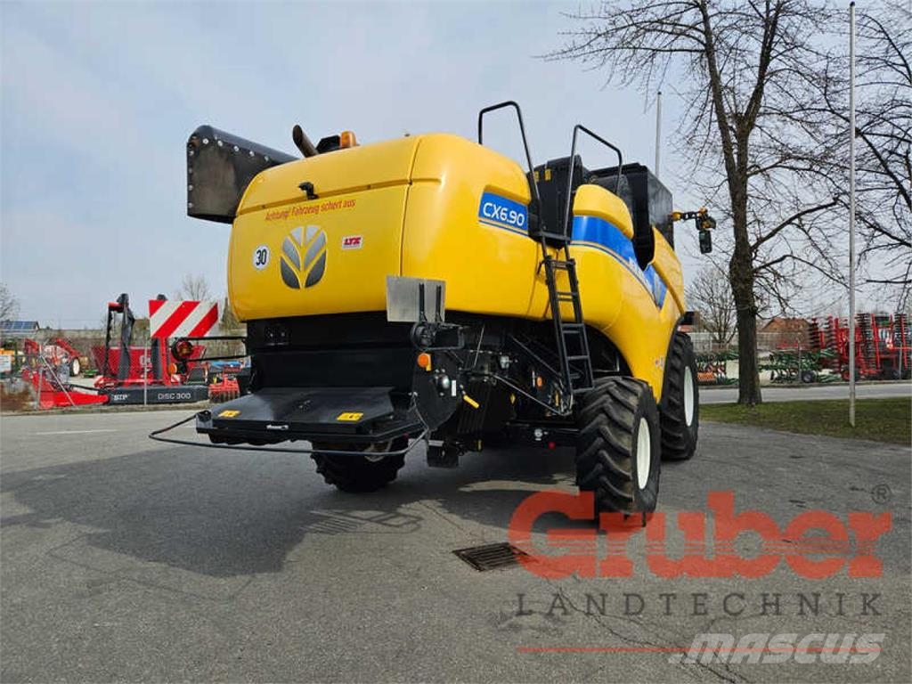 New Holland CX 6.90 حصادات