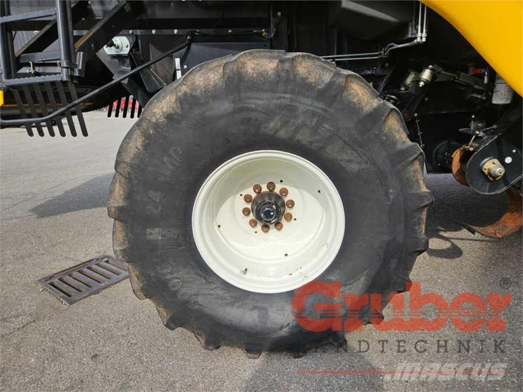 New Holland CX 6.90 حصادات