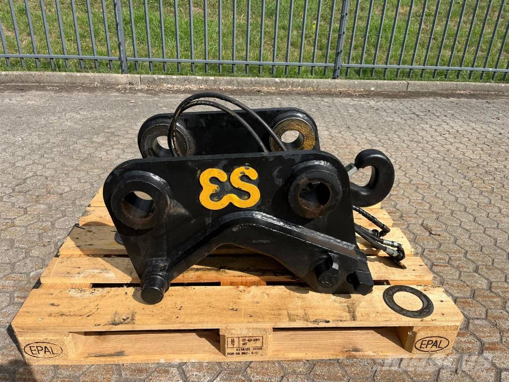 Eurosteel CW40 CAT B linkage quick coupler Snelkoppelingen