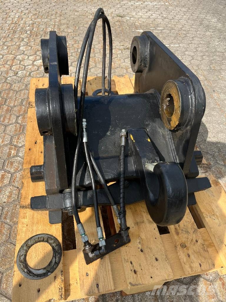 Eurosteel CW40 CAT B linkage quick coupler Snelkoppelingen