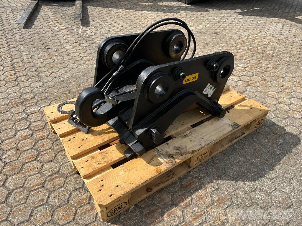 Eurosteel CW40 CAT B linkage quick coupler Snelkoppelingen