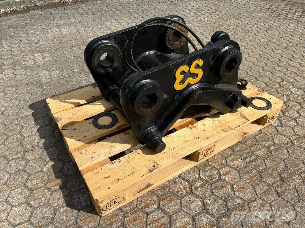 Eurosteel CW40 CAT B linkage quick coupler Snelkoppelingen