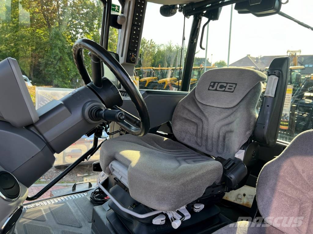 JCB Fastrac 4220 Traktorit