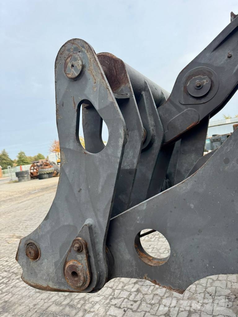 Volvo Quick coupler Volvo L150/ L180 / L220 موصلات سريعة