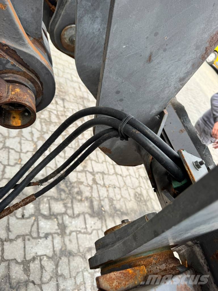 Volvo Quick coupler Volvo L150/ L180 / L220 موصلات سريعة