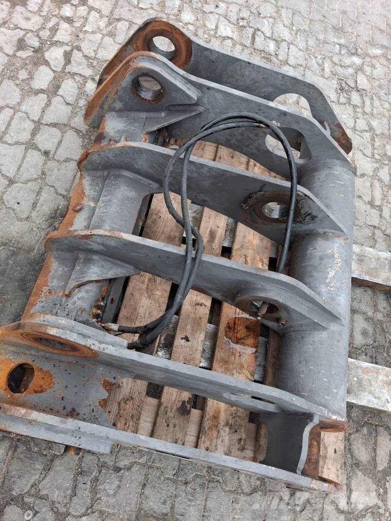 Volvo Quick coupler Volvo L150/ L180 / L220 موصلات سريعة