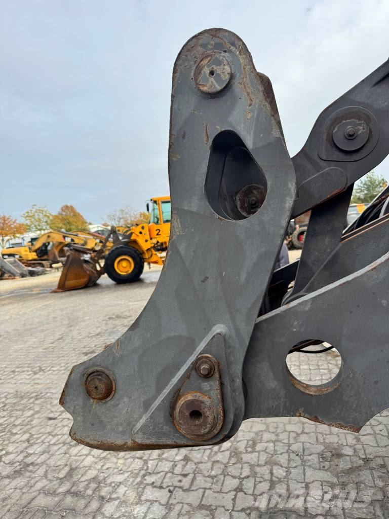 Volvo Quick coupler Volvo L150/ L180 / L220 موصلات سريعة