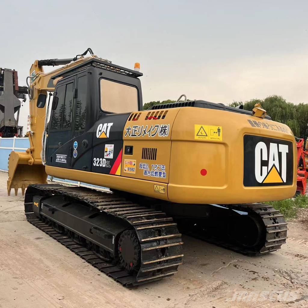 CAT 323D2L Midigraafmachines 7t - 12t
