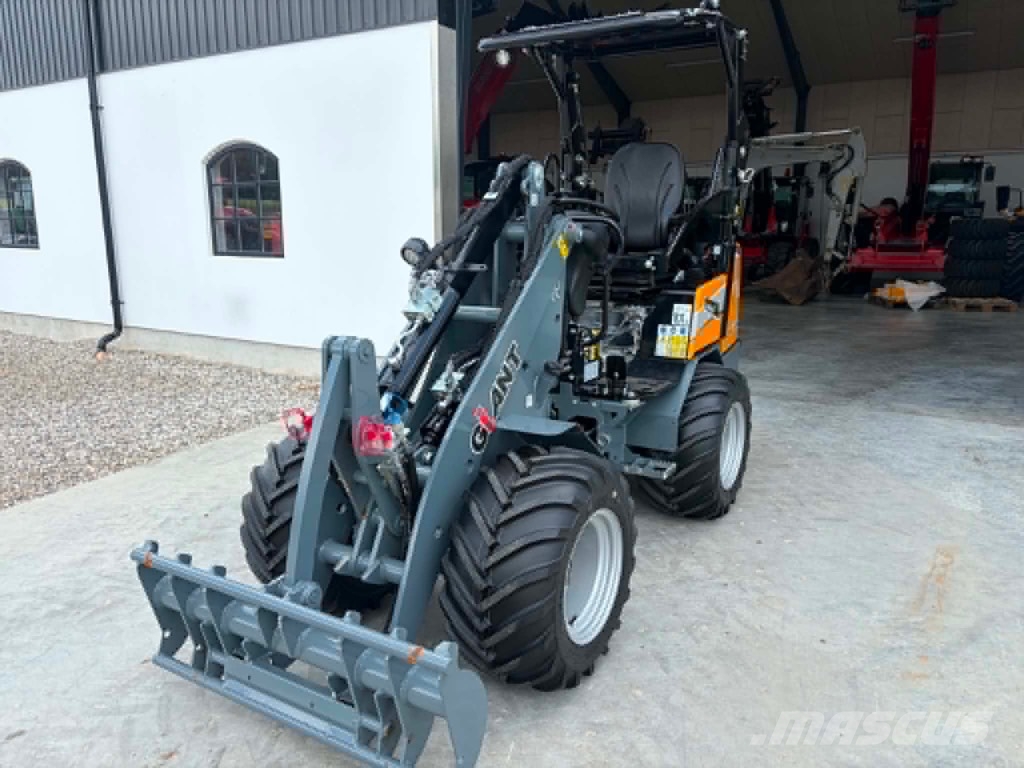 GiANT G 2300 HD لوادر صغيرة