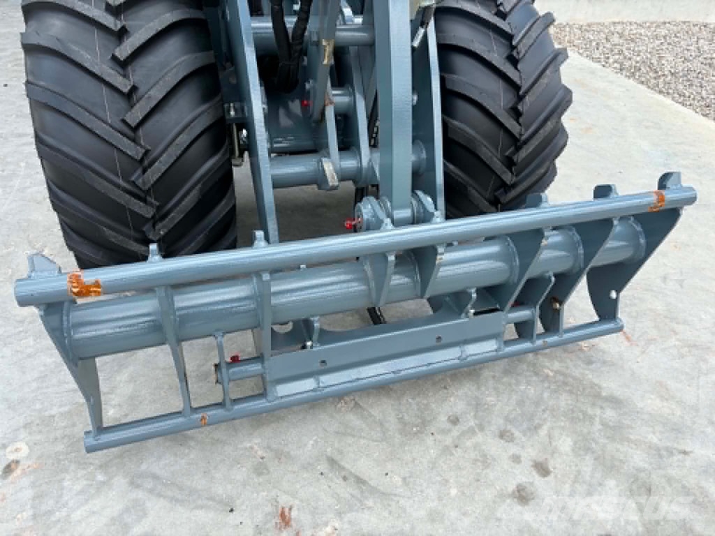 GiANT G 2300 HD لوادر صغيرة