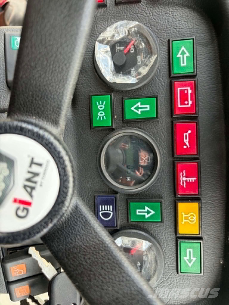 GiANT G 2300 HD لوادر صغيرة