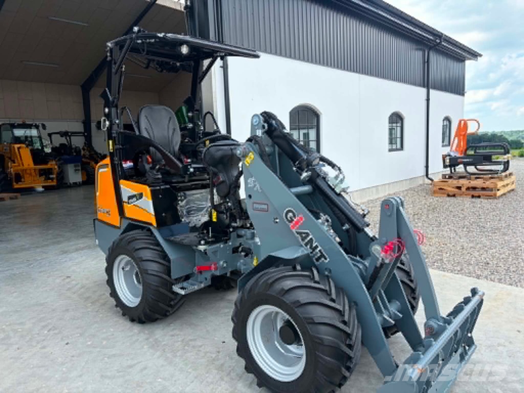 GiANT G 2300 HD لوادر صغيرة