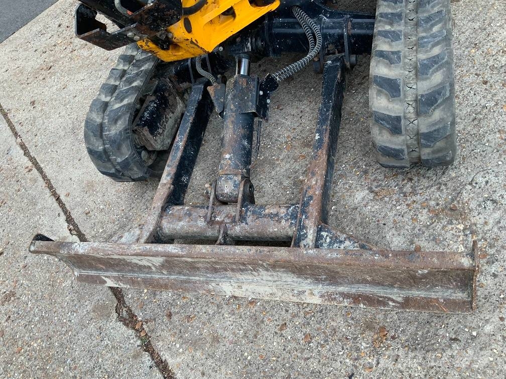 JCB 8026 CTS Mini bagri <7t