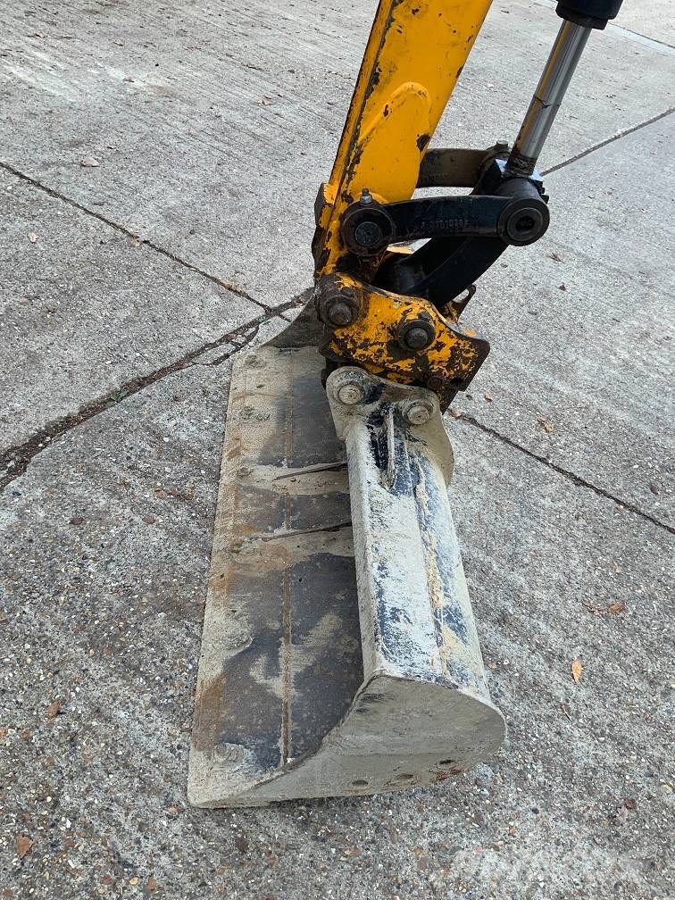 JCB 8026 CTS Mini bagri <7t