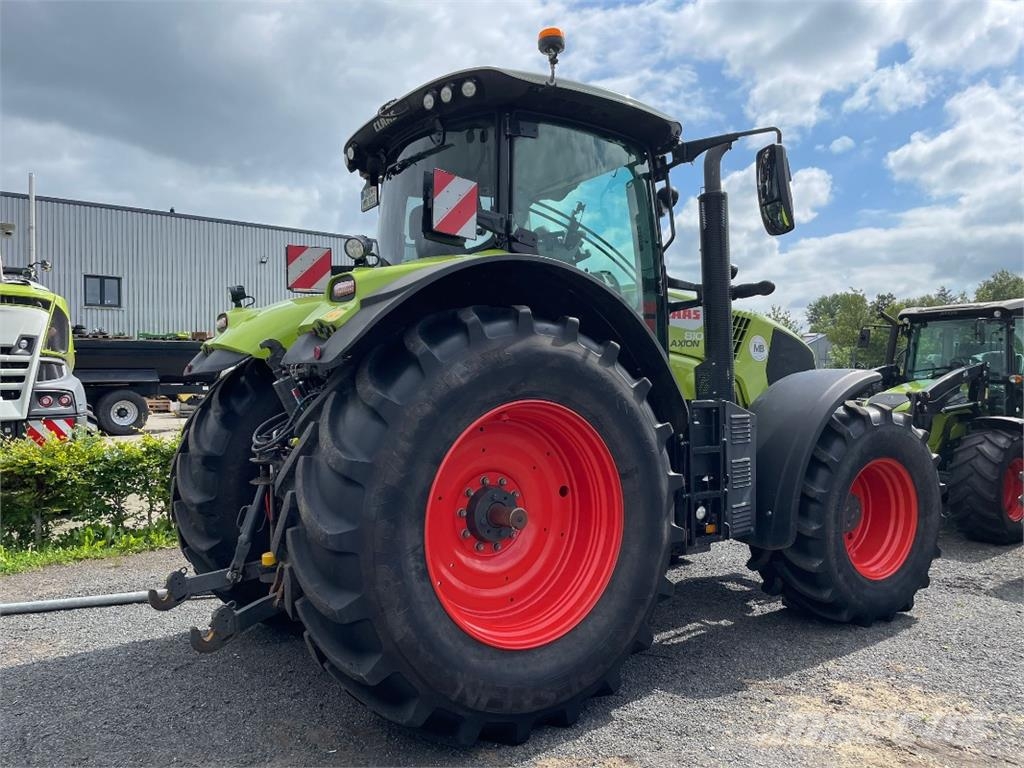 CLAAS Axion 810 CM 트랙터