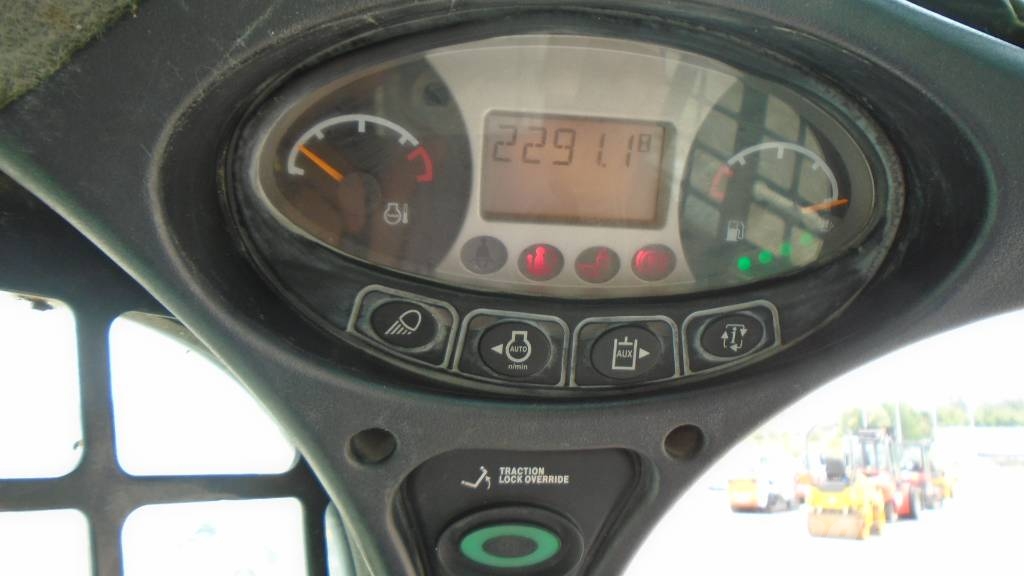 Bobcat T 770 لوادر انزلاقية التوجيه