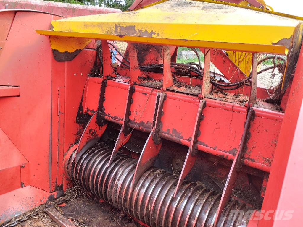 TEAGLE Tomahawk 8550 Desmenuzadoras, cortadoras y desenrolladoras de pacas