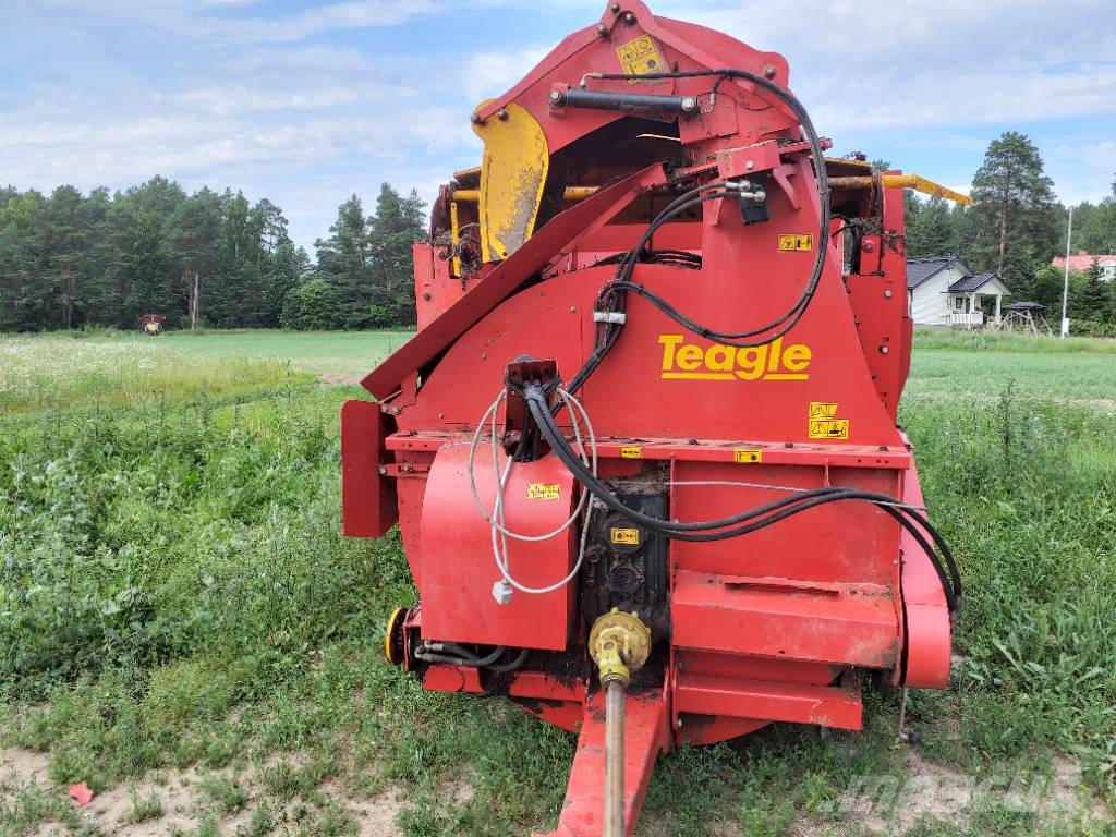 TEAGLE Tomahawk 8550 Desmenuzadoras, cortadoras y desenrolladoras de pacas