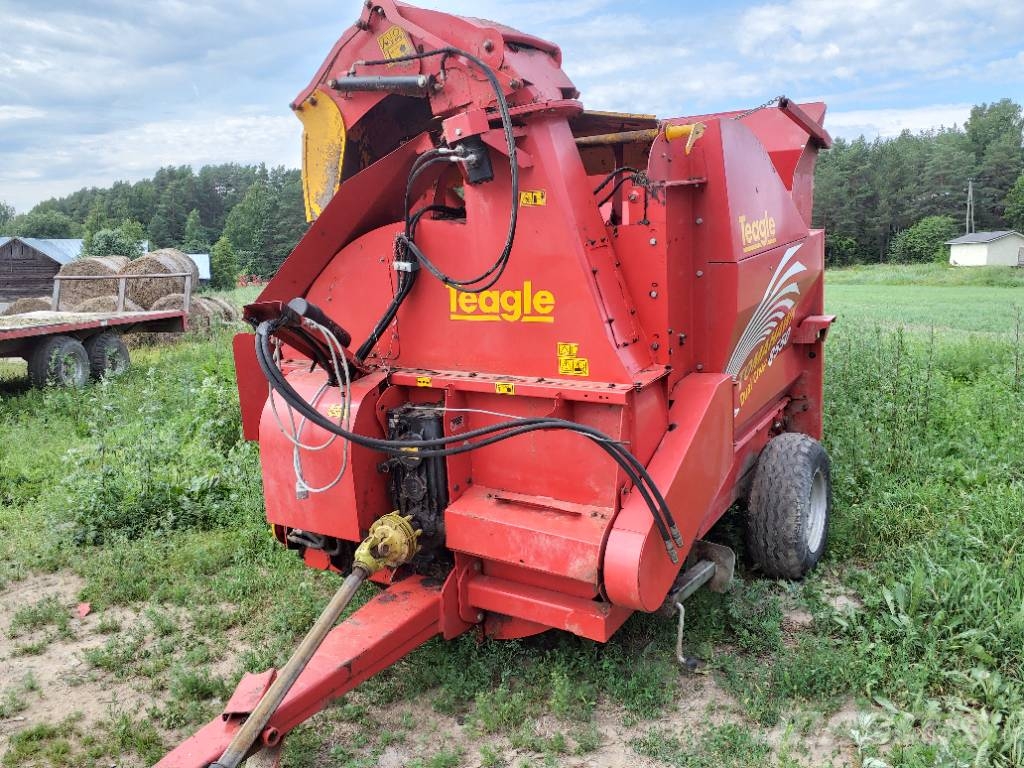 TEAGLE Tomahawk 8550 Desmenuzadoras, cortadoras y desenrolladoras de pacas
