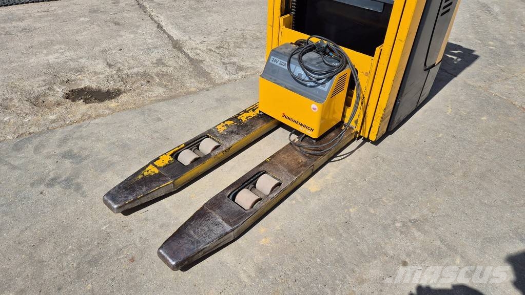 Jungheinrich EJC16 - 2003 YEAR - 4265 HOURS Pedestrian stackers