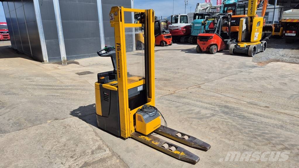 Jungheinrich EJC16 - 2003 YEAR - 4265 HOURS Pedestrian stackers