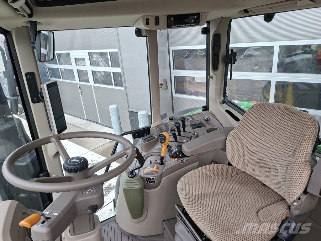 John Deere 6100M Traktoren