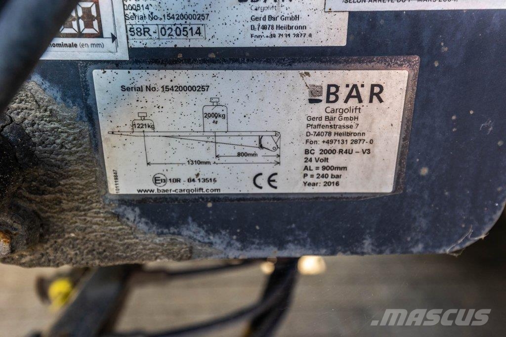 Renault D19 WIDE 320+HAYON BAR 2 T. Bakwagens met gesloten opbouw