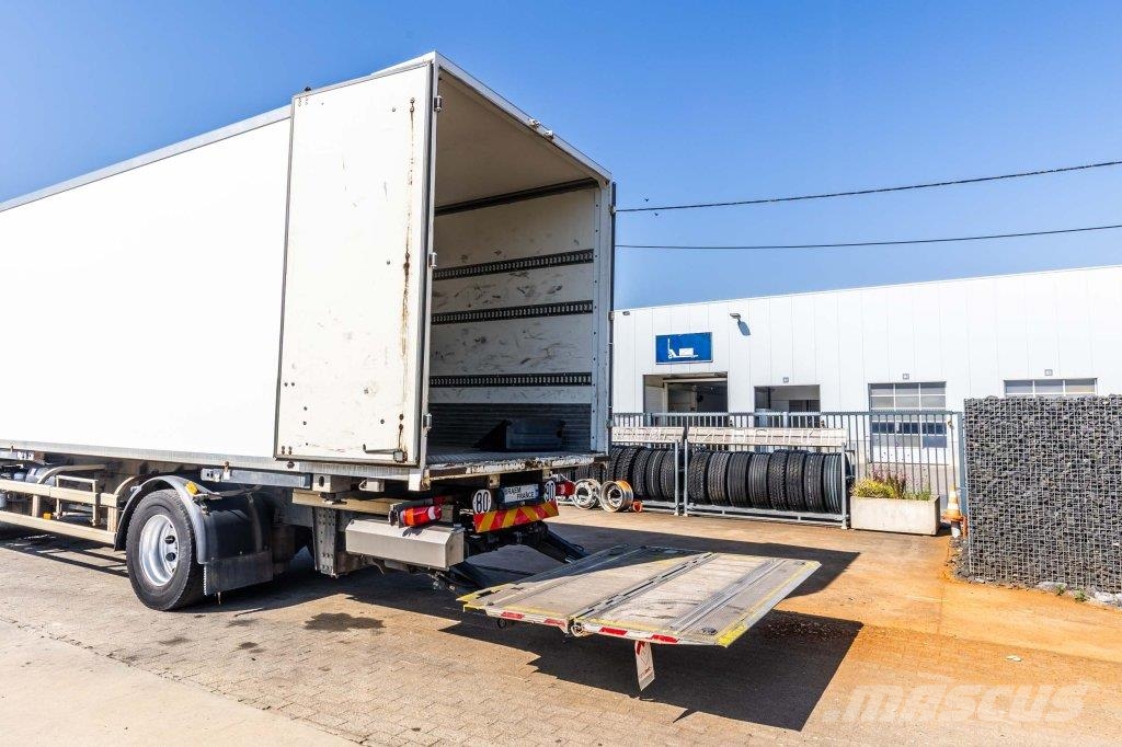 Renault D19 WIDE 320+HAYON BAR 2 T. Bakwagens met gesloten opbouw