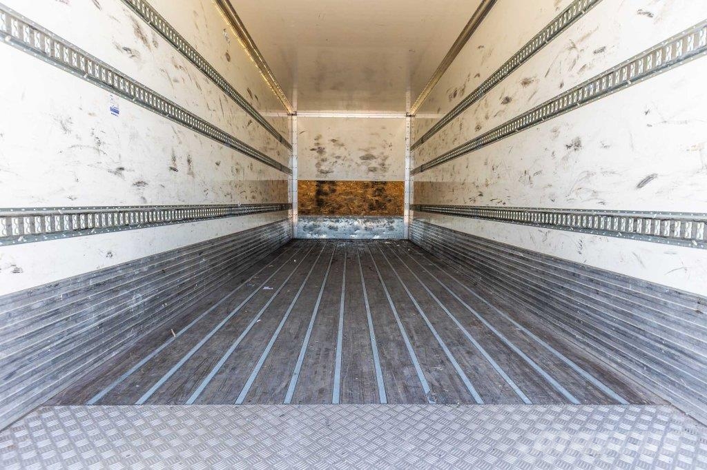 Renault D19 WIDE 320+HAYON BAR 2 T. Bakwagens met gesloten opbouw