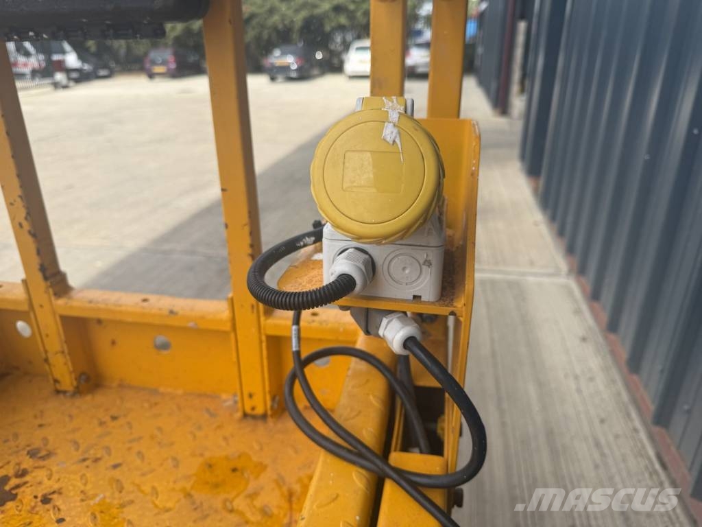 JCB S 1930 E Škarjaste dvižne ploščadi