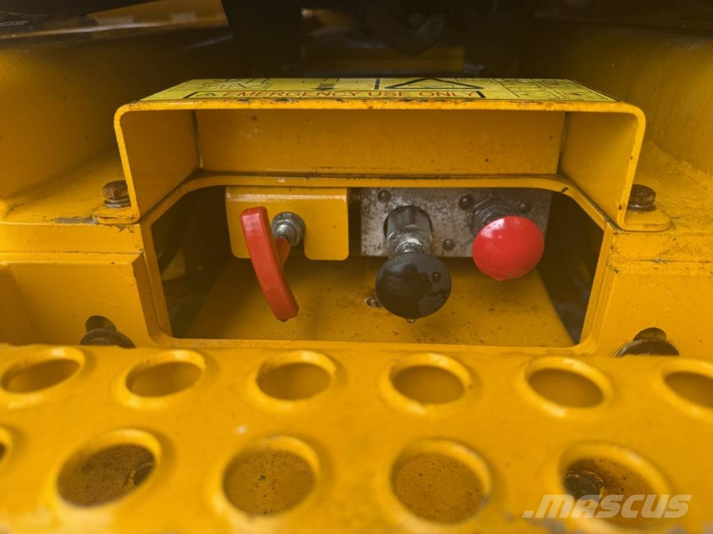 JCB S 1930 E Škarjaste dvižne ploščadi