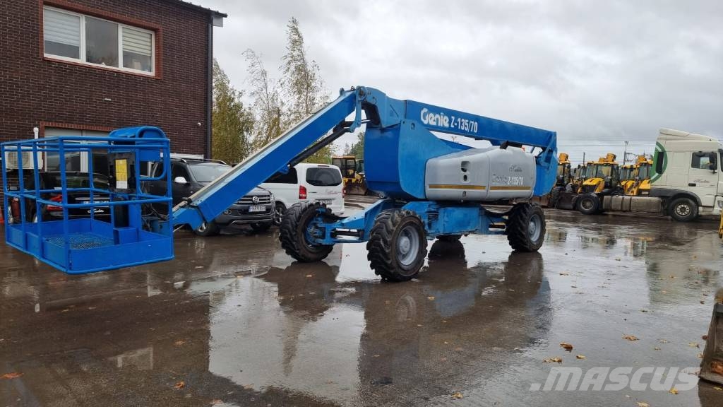 Genie Z 135/70 관절형 전동이동 리프트