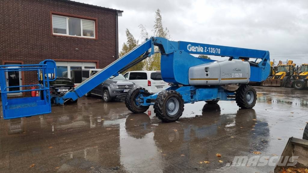 Genie Z 135/70 관절형 전동이동 리프트