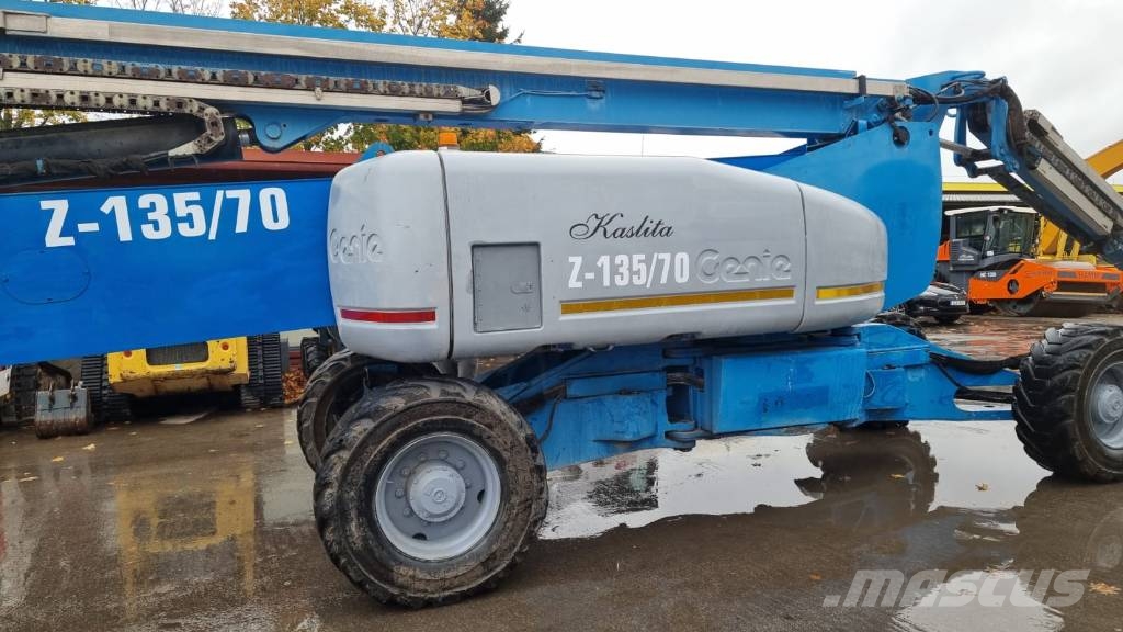 Genie Z 135/70 관절형 전동이동 리프트
