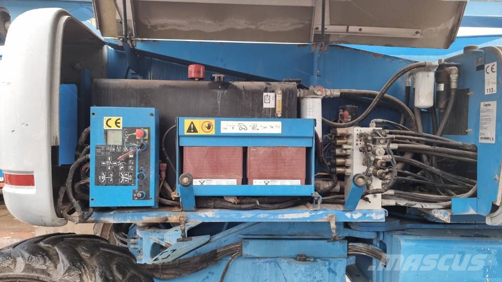 Genie Z 135/70 관절형 전동이동 리프트