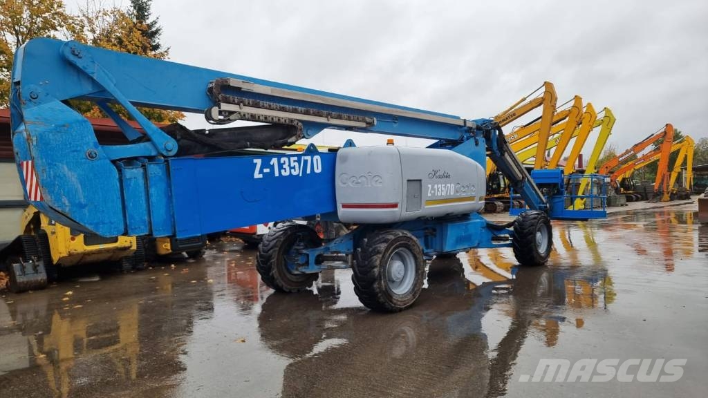 Genie Z 135/70 관절형 전동이동 리프트