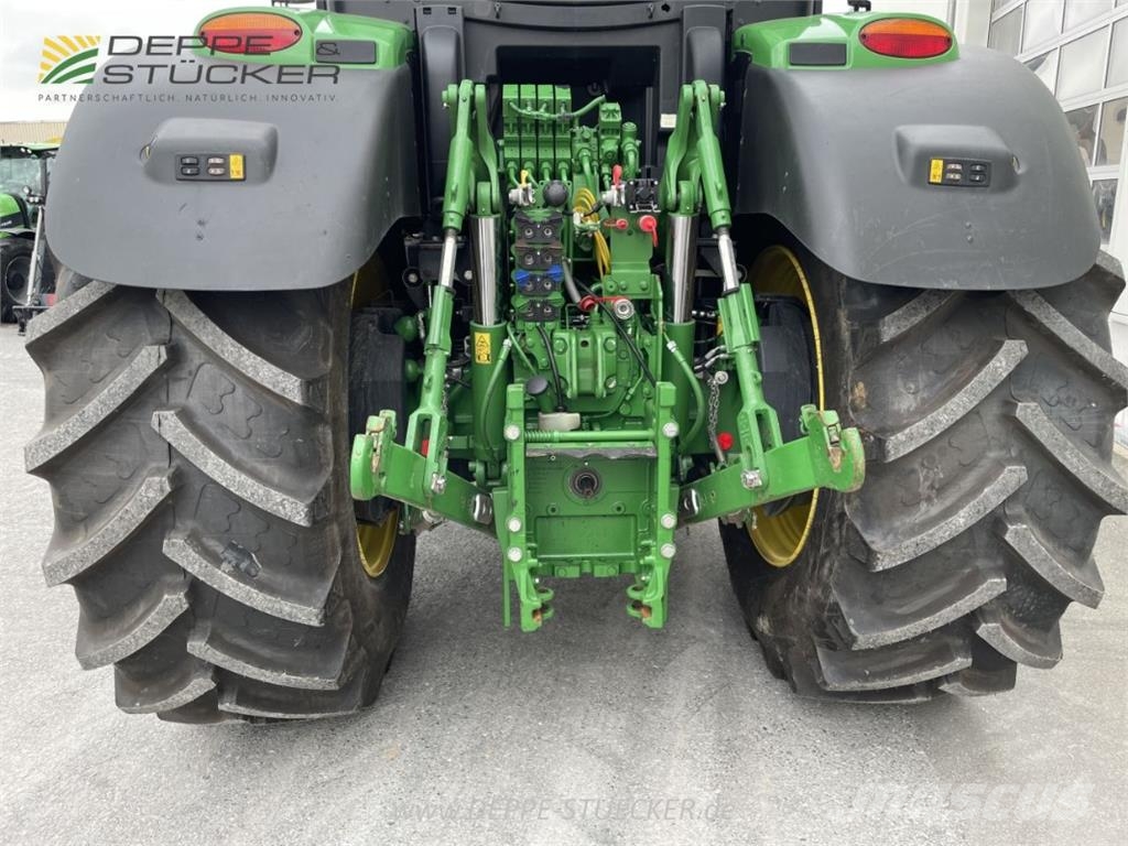 John Deere 6230R Další