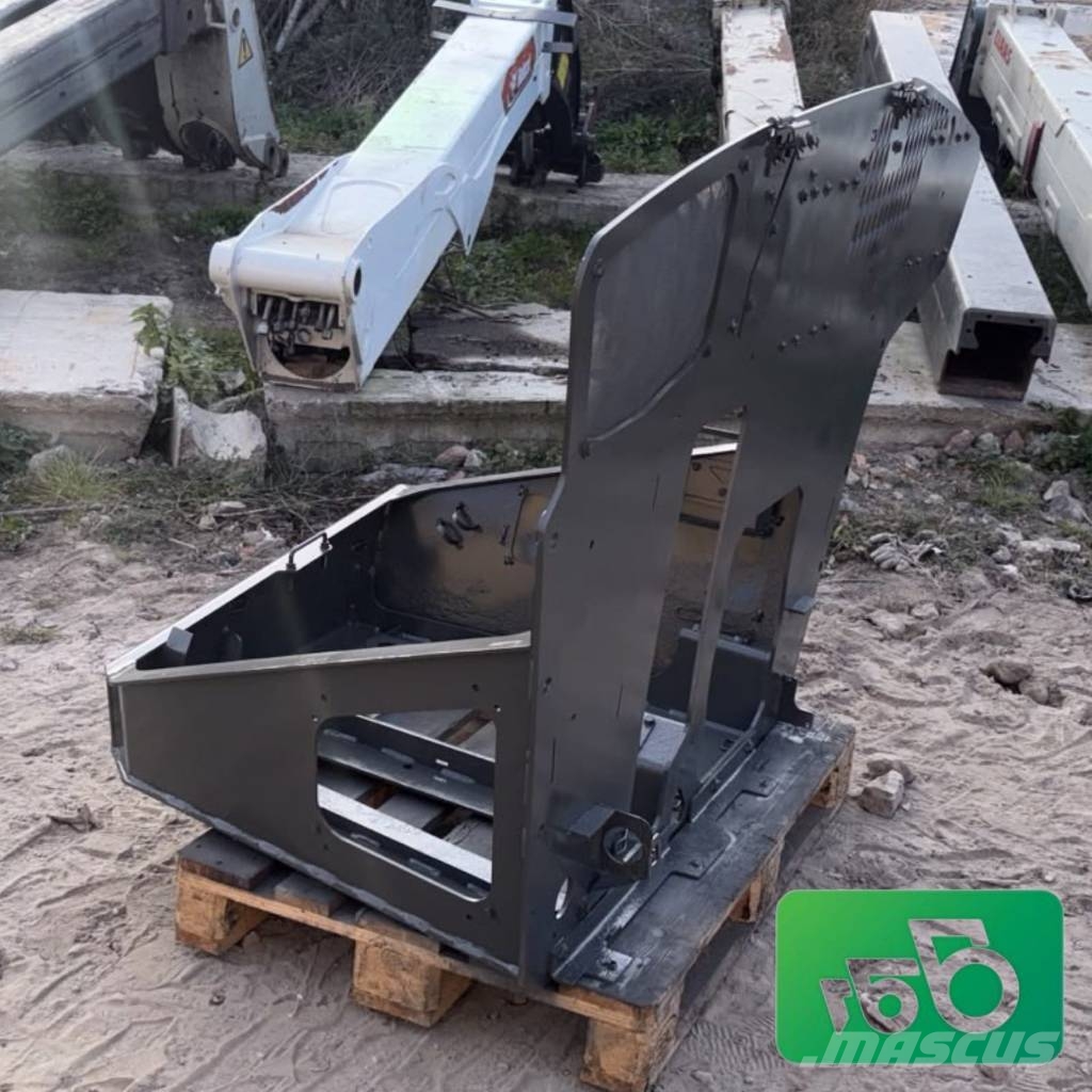 Claas Scorpion 732 Engine Cover, Housing, Shield, Enclosure Chassis og understell
