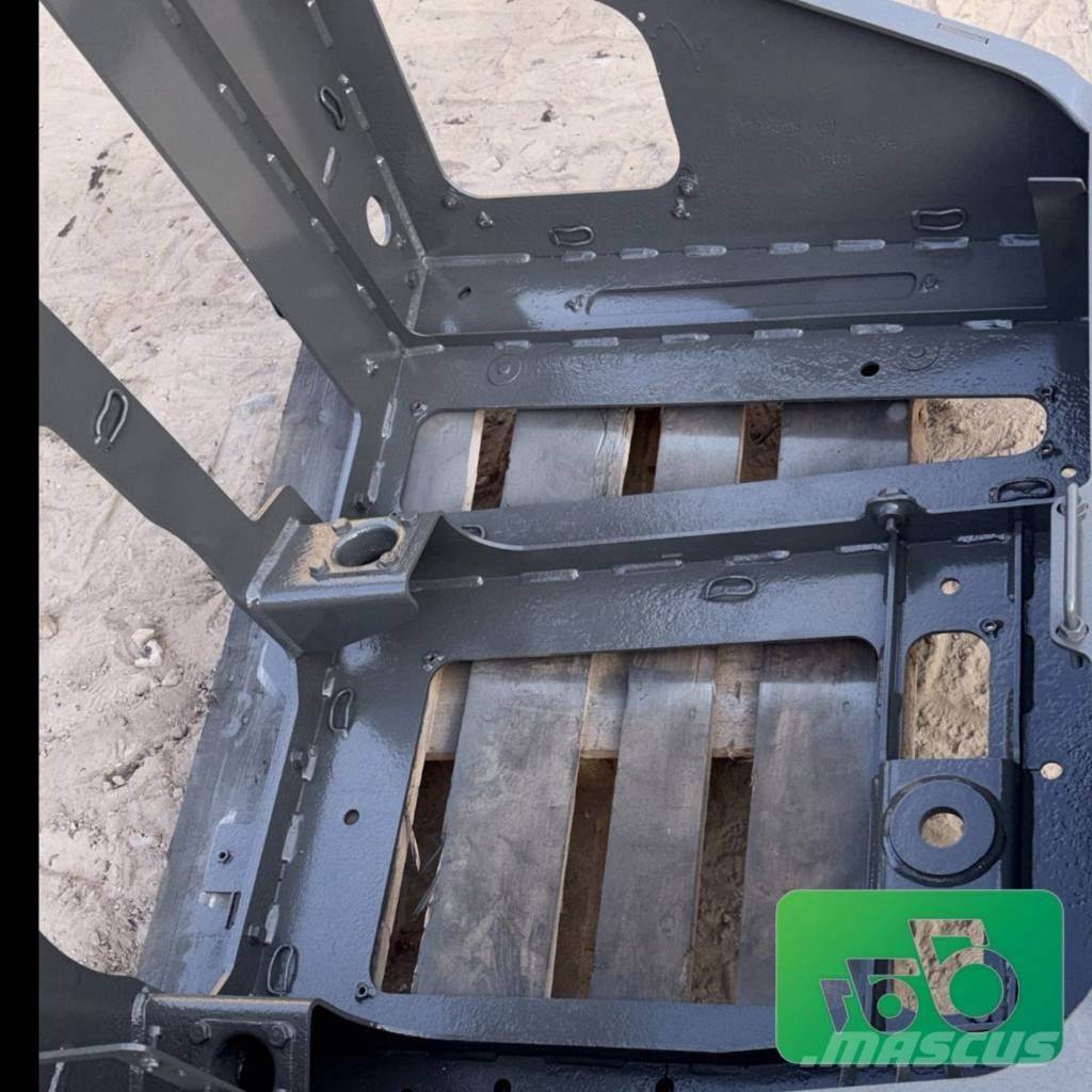 Claas Scorpion 732 Engine Cover, Housing, Shield, Enclosure Chassis og understell