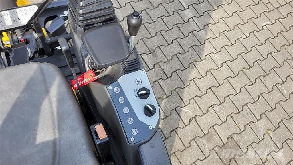 New Holland E12D حفارات بعجل