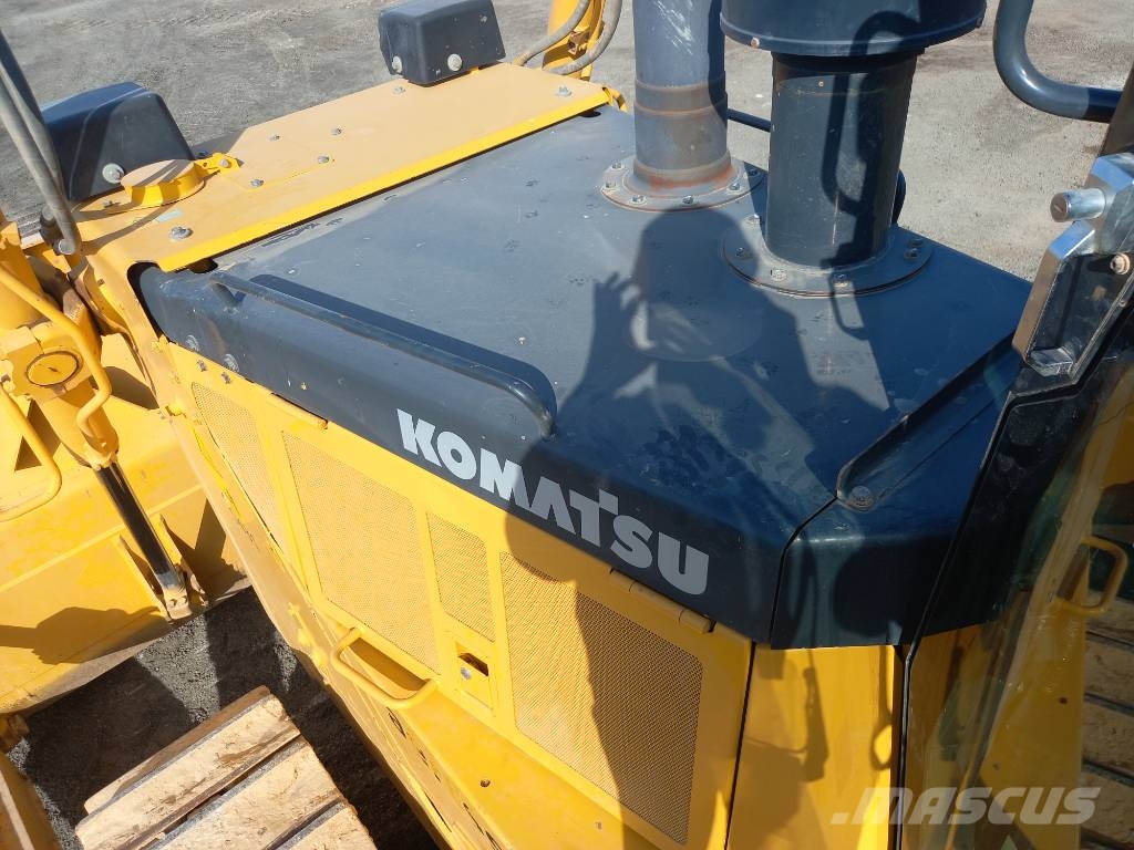 Komatsu D155A-6R (4pcs available for sale in Abu Dhabi) Гусеничные бульдозеры