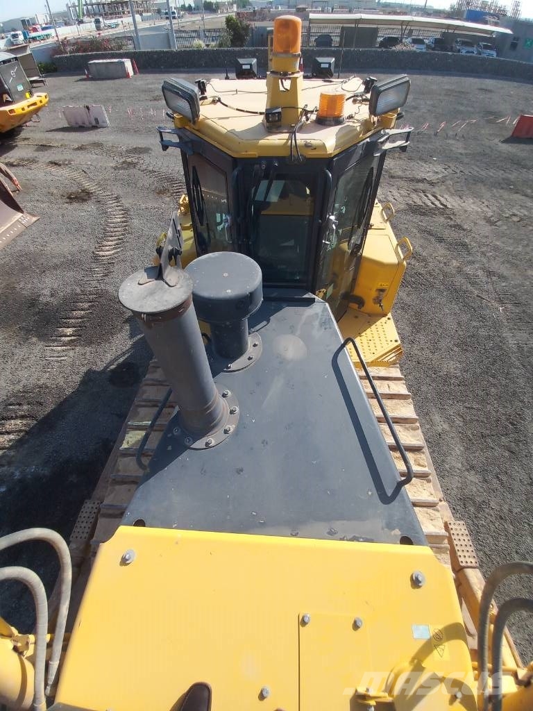 Komatsu D155A-6R (4pcs available for sale in Abu Dhabi) Гусеничные бульдозеры