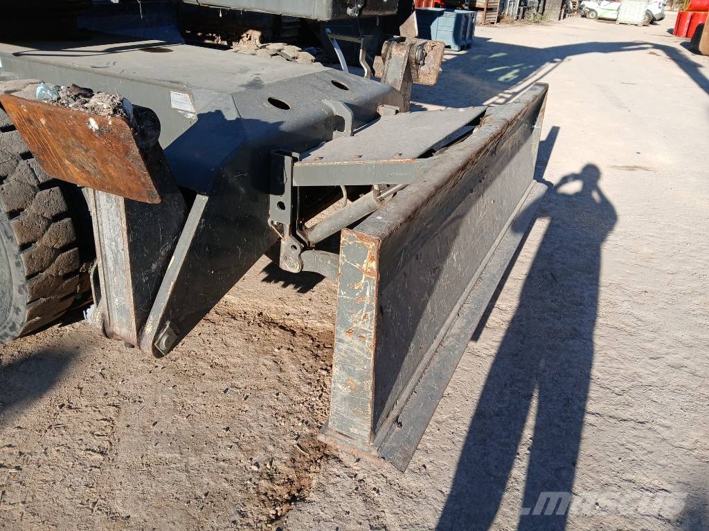 Fuchs MHL 320F Gumikerekes kotrók