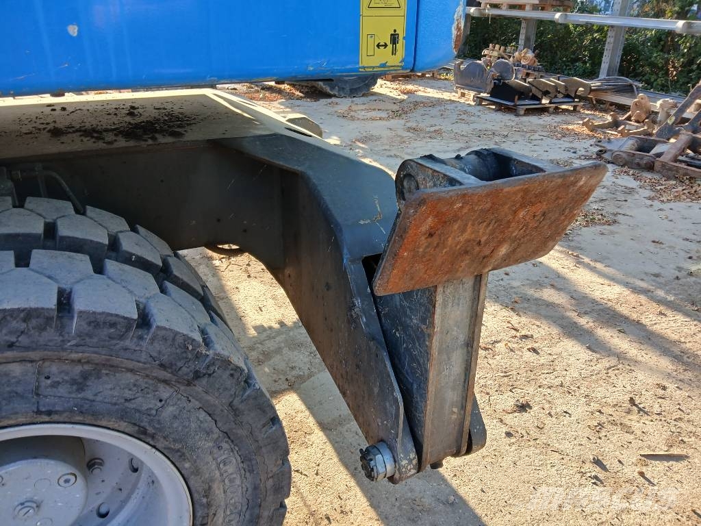 Fuchs MHL 320F Gumikerekes kotrók