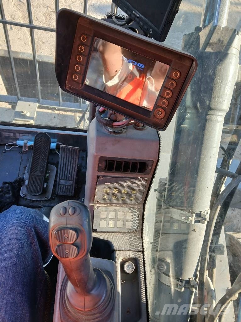 Fuchs MHL 320F Gumikerekes kotrók