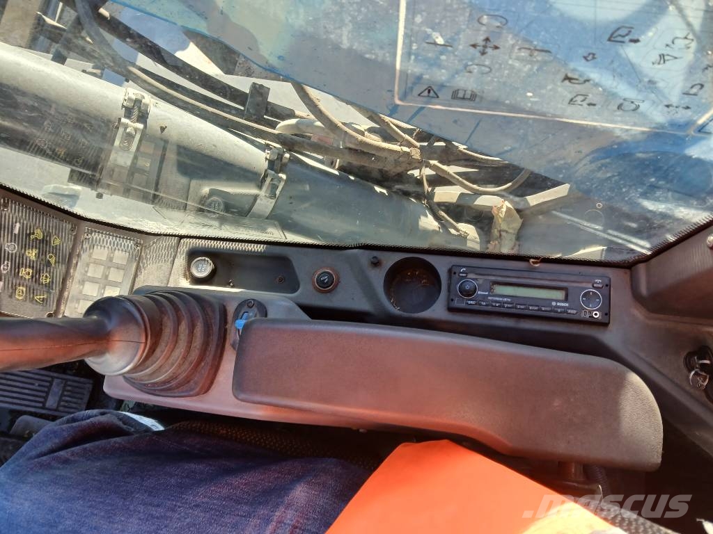 Fuchs MHL 320F Gumikerekes kotrók