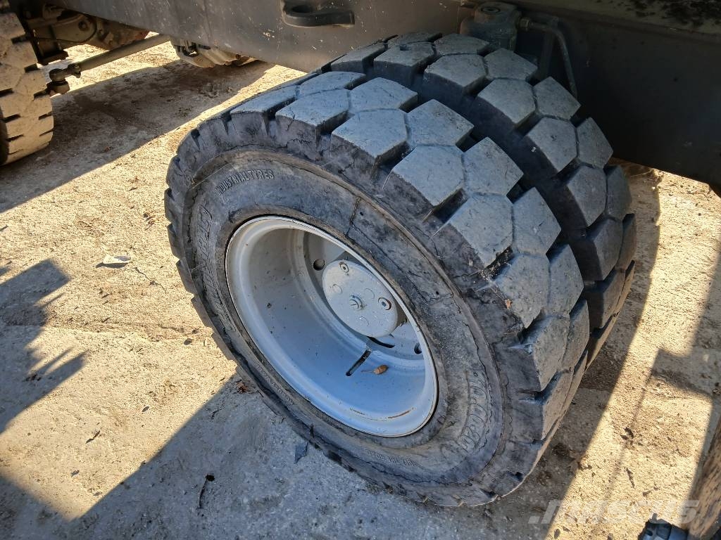 Fuchs MHL 320F Gumikerekes kotrók