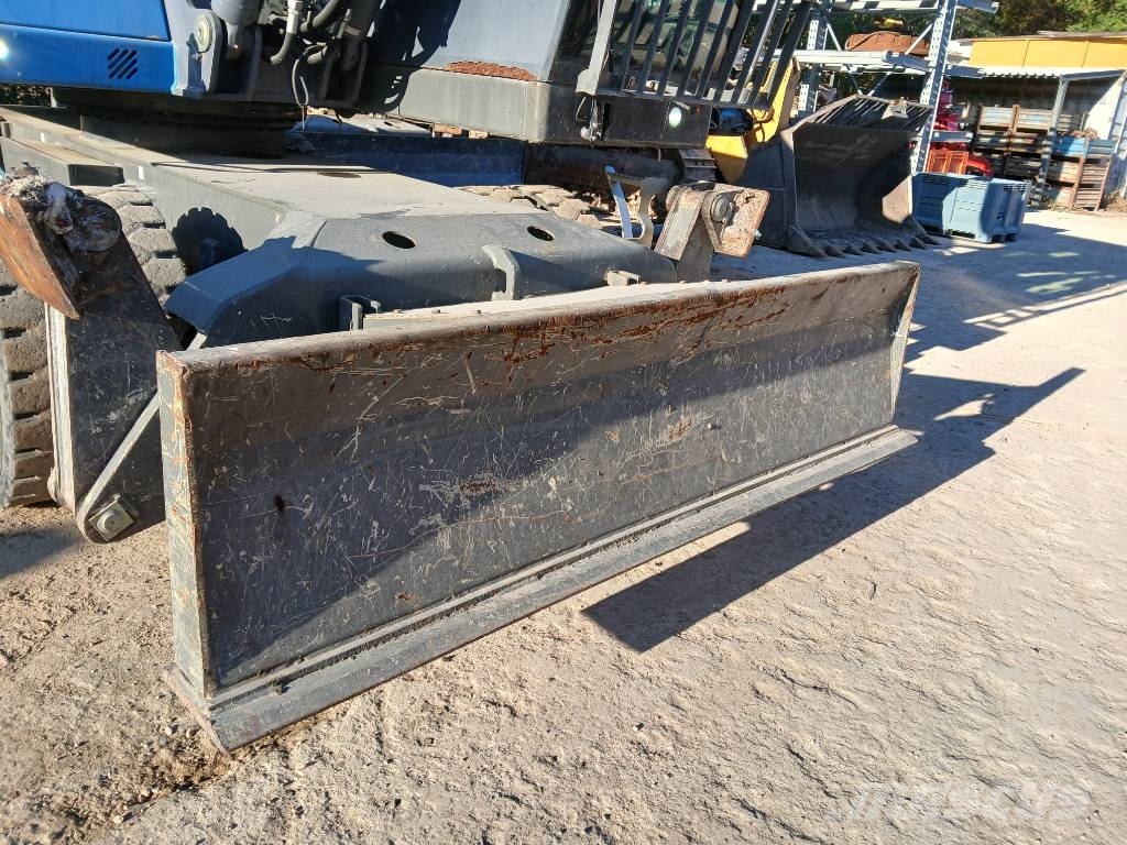 Fuchs MHL 320F Gumikerekes kotrók