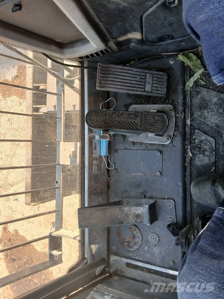 Fuchs MHL 320F Gumikerekes kotrók