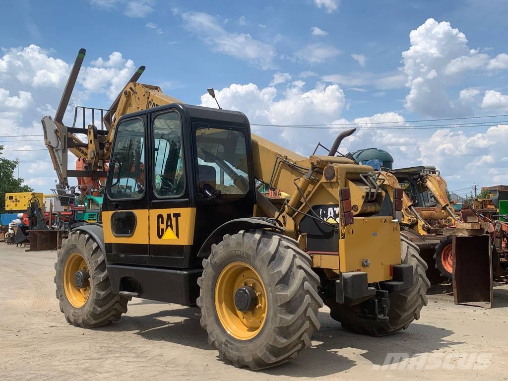 CAT TH 62 معدات مناولة لأغراض الزراعة
